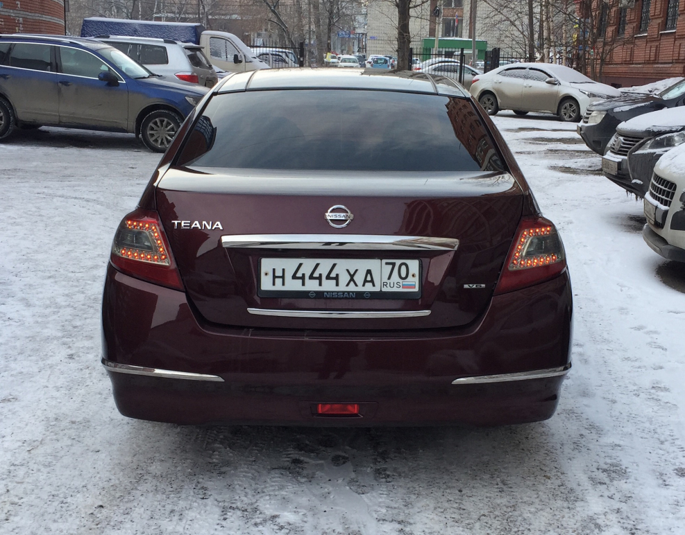 Тонированные задние фонари Nissan Teana