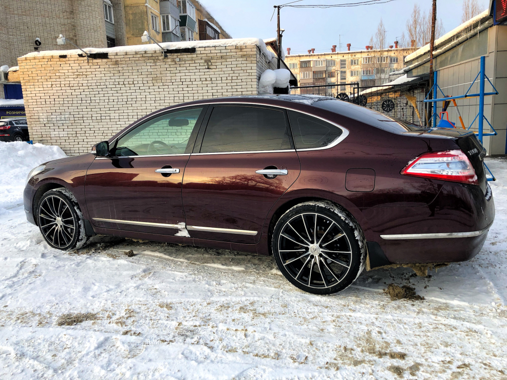 Nissan Teana на r20 колесах
