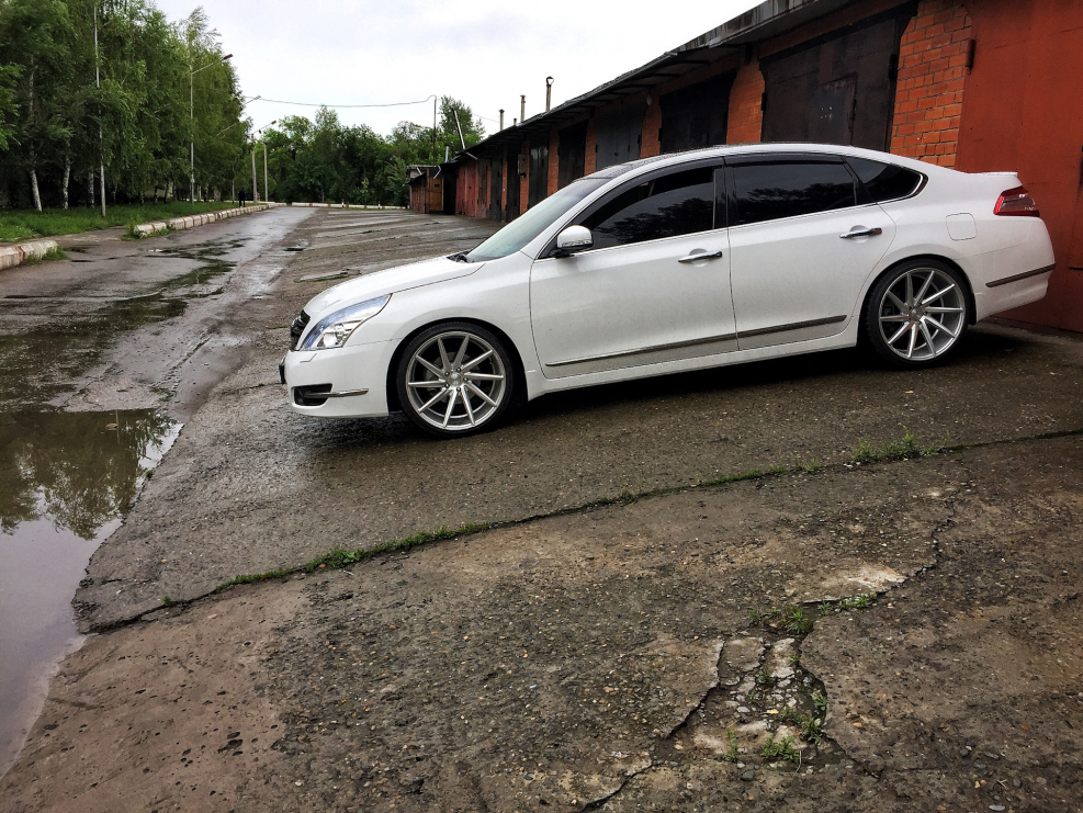 Nissan Teana r20