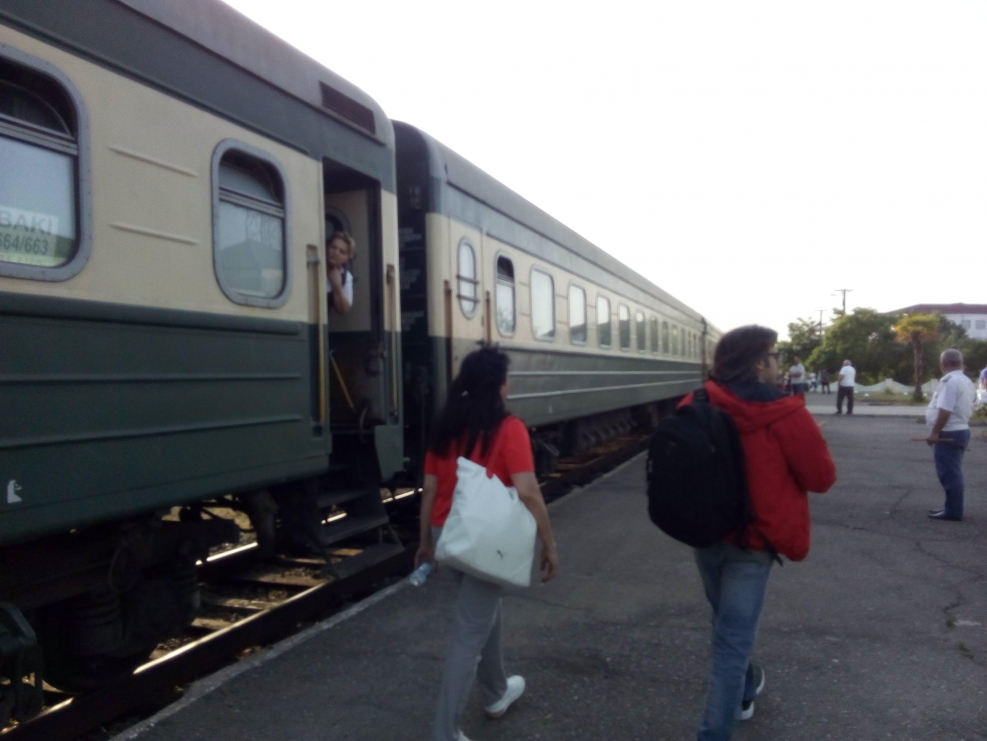 Поезд едет на Кавказ