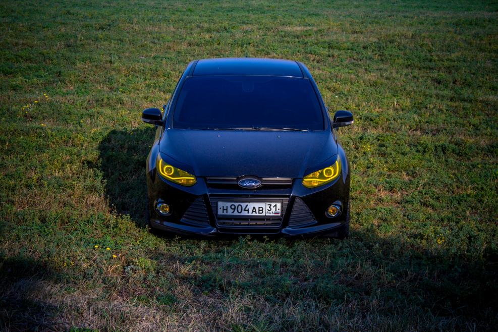 Ford Focus 3 sedan желтый