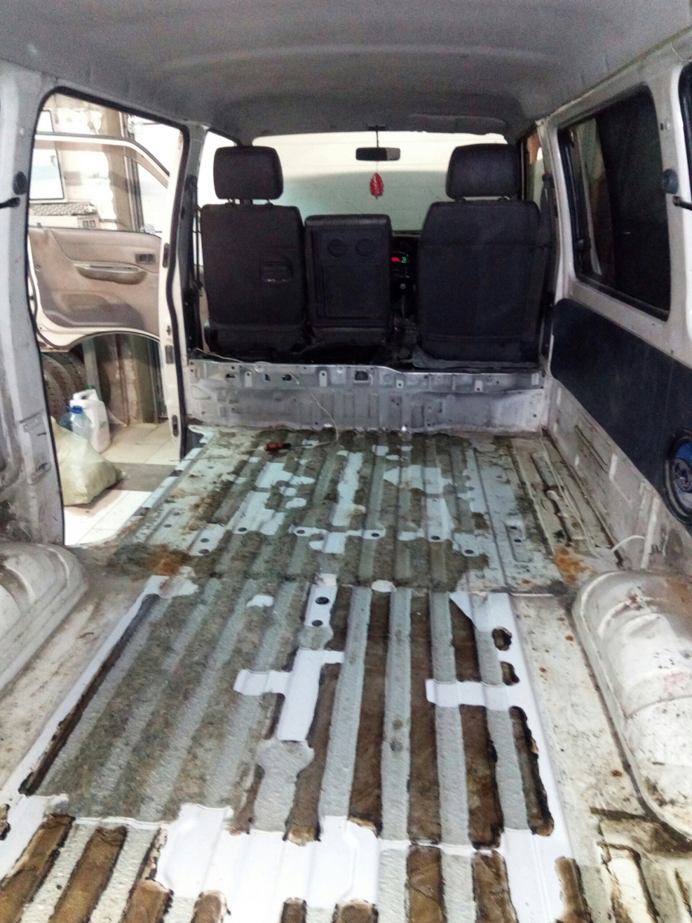 Nissan Vanette, 2001 салон