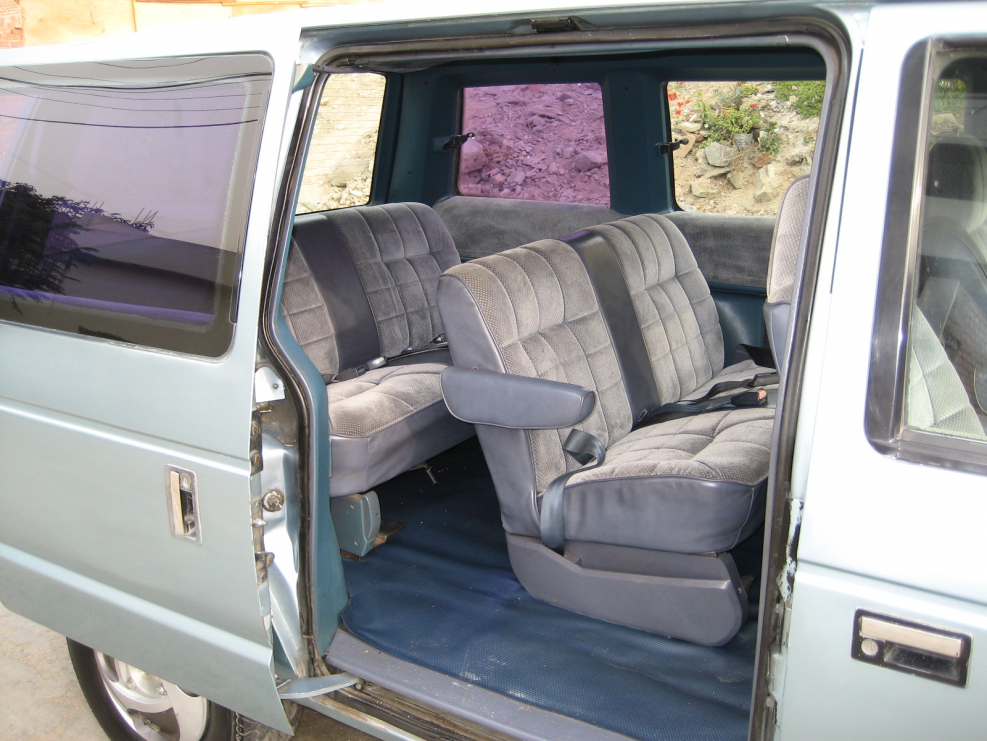 Plymouth Voyager 1989