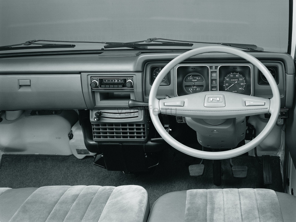 Nissan Vanette 1988 салон