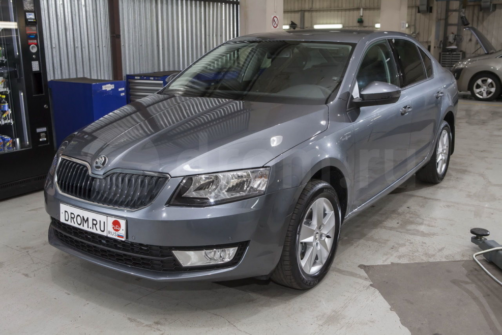 Шкода а7 2015 серая 1.6