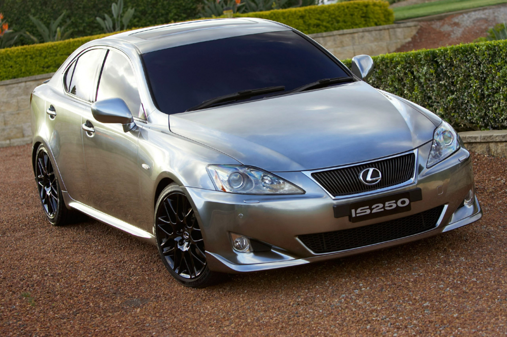 Lexus is 250 2005