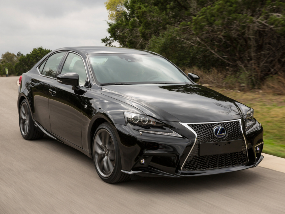 Lexus is 300h черный