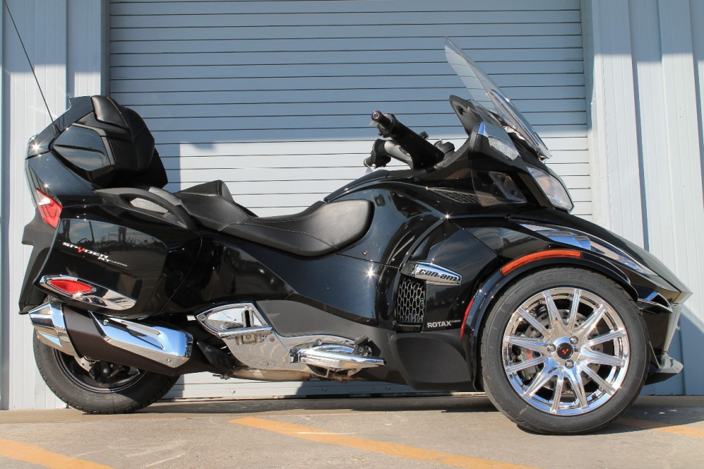 Трицикл can am Spyder