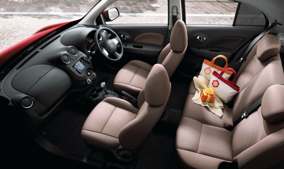 Nissan March 2002 салон