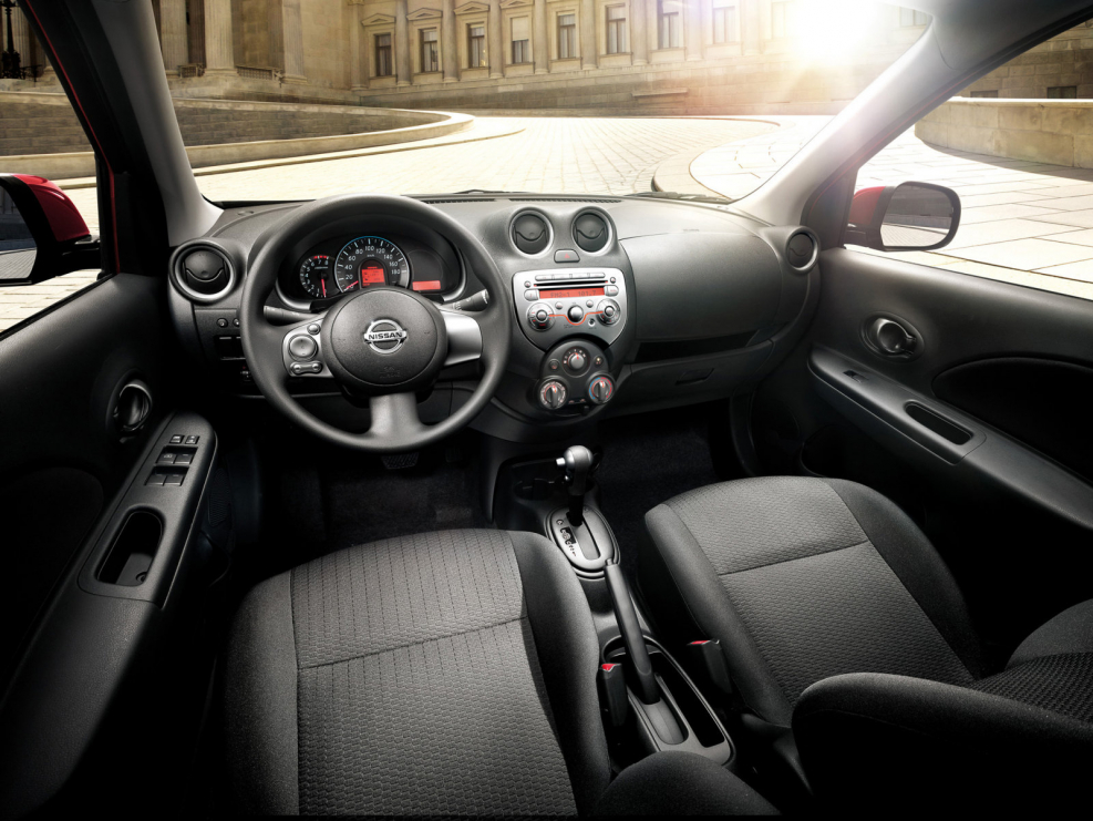 Nissan March 2011 салон