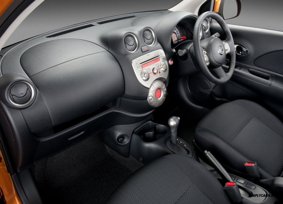 Nissan March 2003 салон