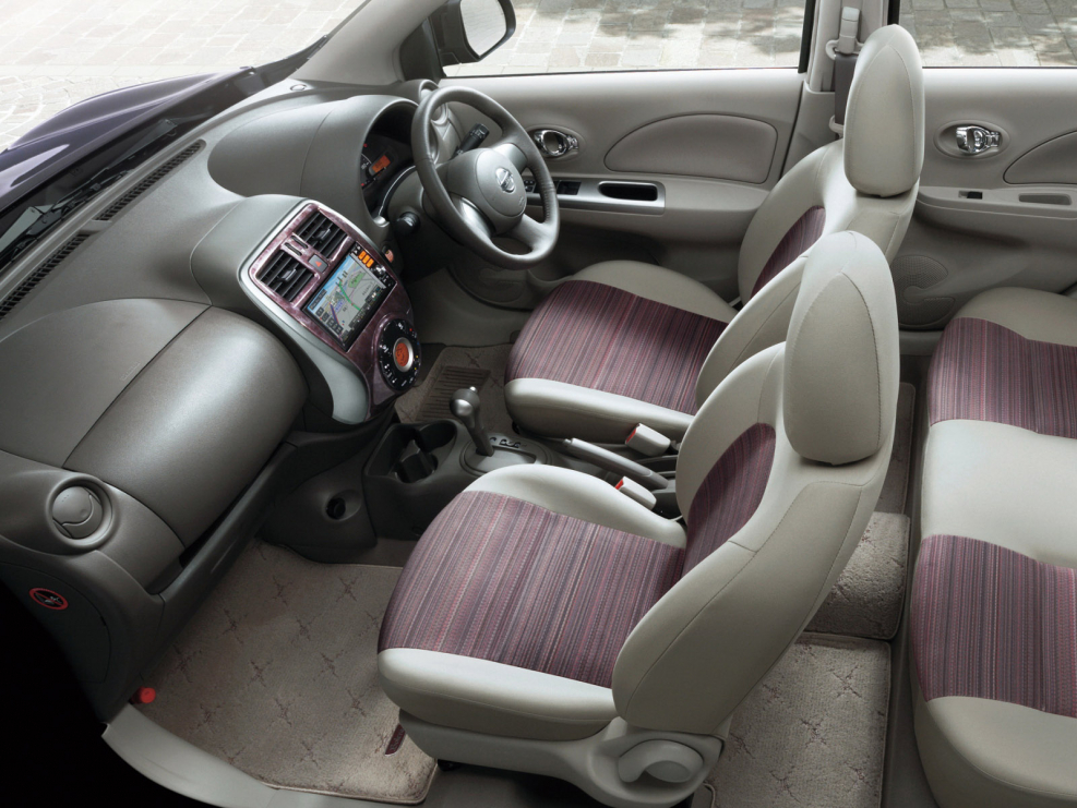 Nissan March 2002 салон