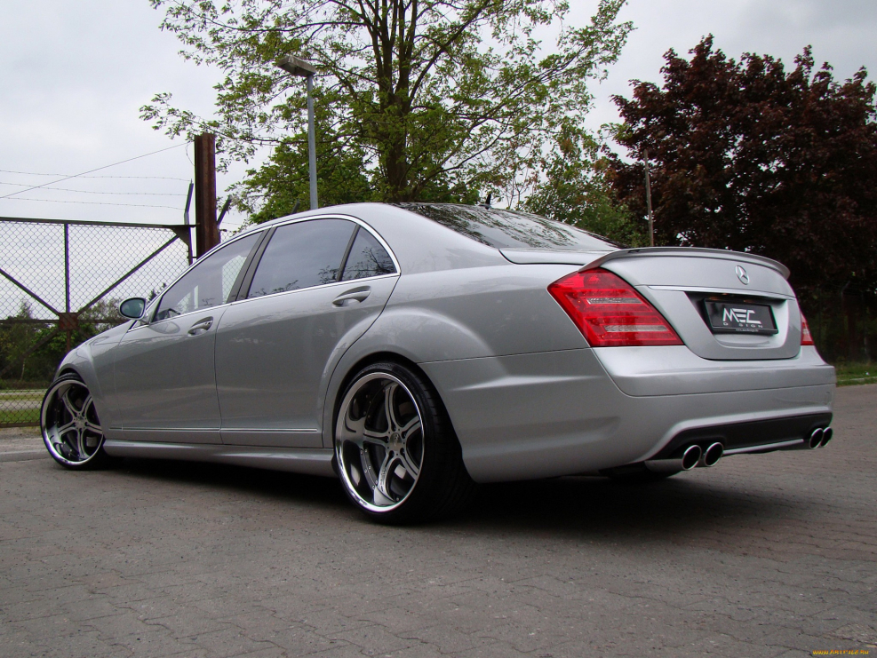 Mercedes-Benz w221