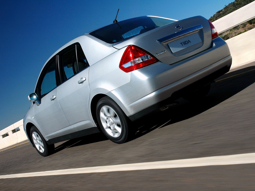 Nissan Tiida седан