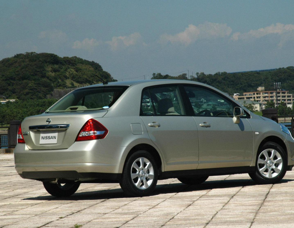 Nissan Tiida 2007 седан