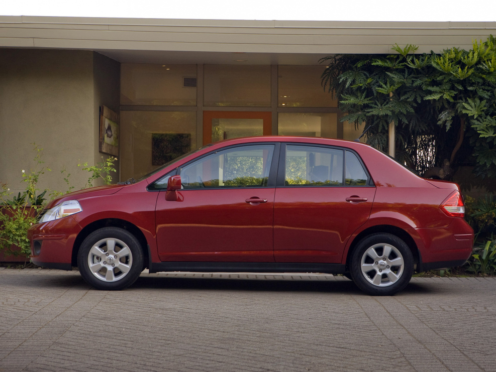 Nissan Versa sedan 2009