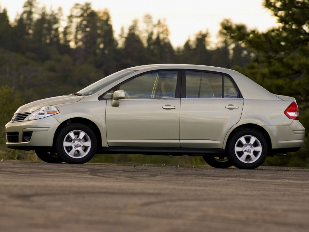 Nissan Tiida 2011 седан