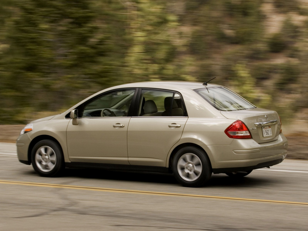 Nissan Versa седан