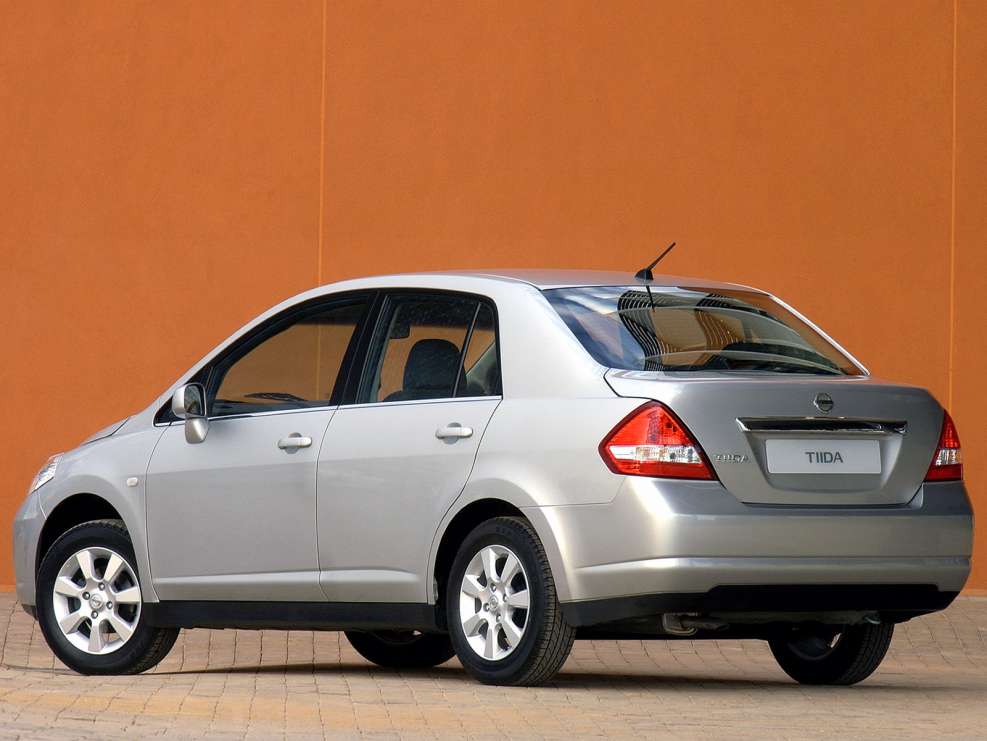 Nissan Tiida c11 седан