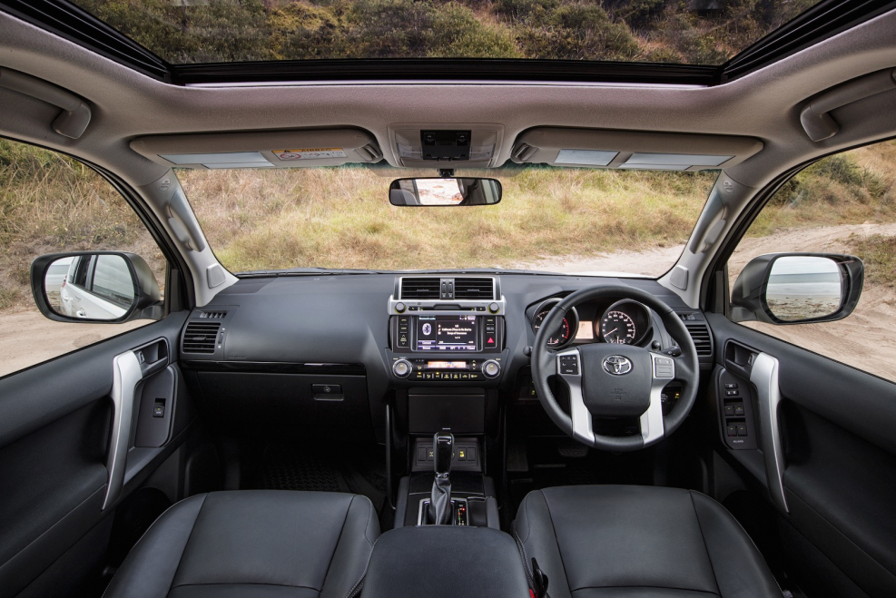 Toyota Land Cruiser Prado 2017 салон