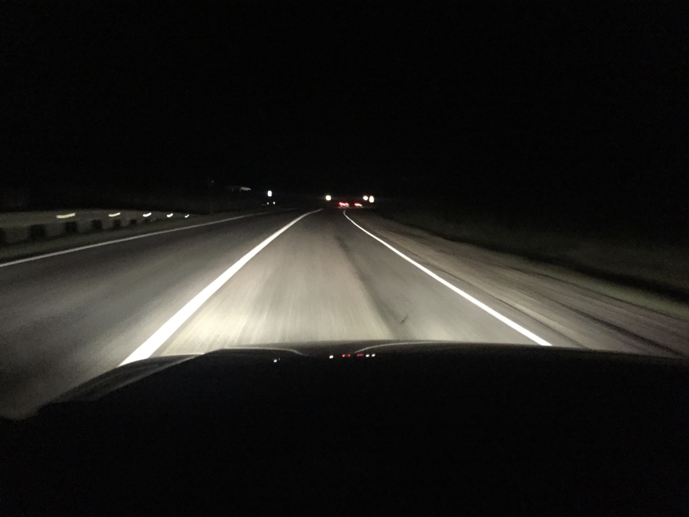 Ночь трасса машина