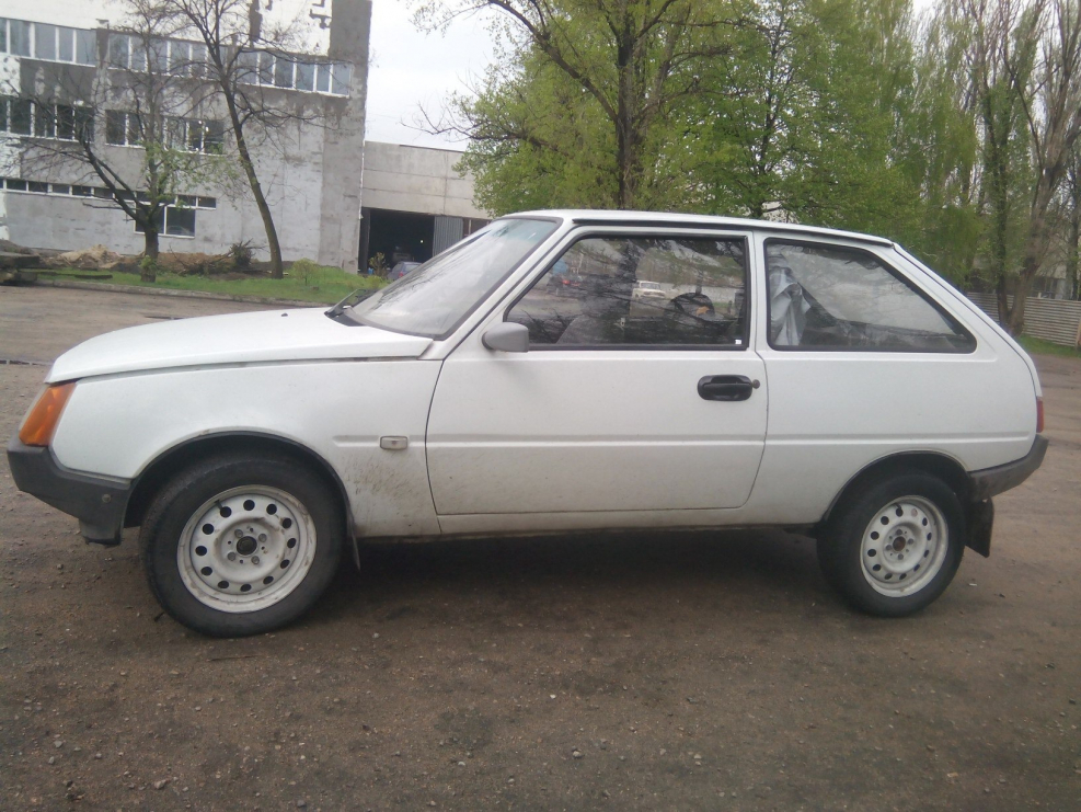 ЗАЗ-1102 Таврия 4 дверная