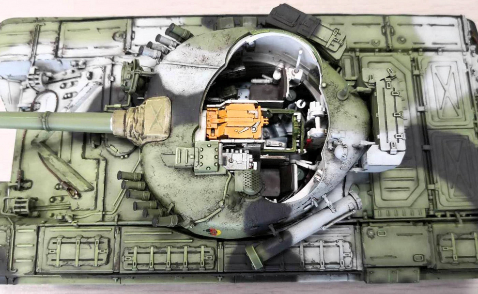 Amusing Hobby t-72m1