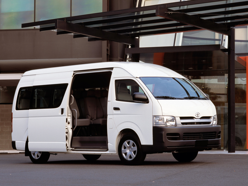 Минивэн Toyota Hiace