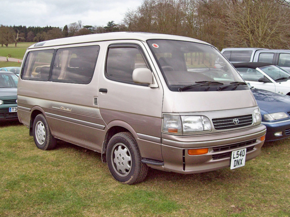 Микроавтобус Toyota Hiace