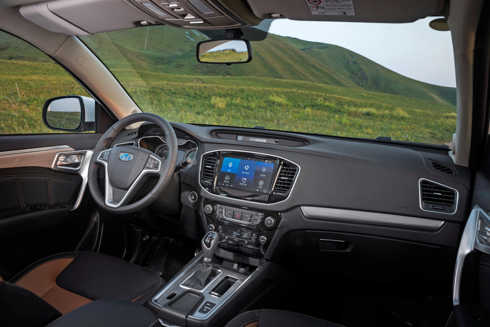Geely Emgrand x7 салон