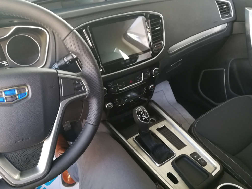 Geely Emgrand x7 салон