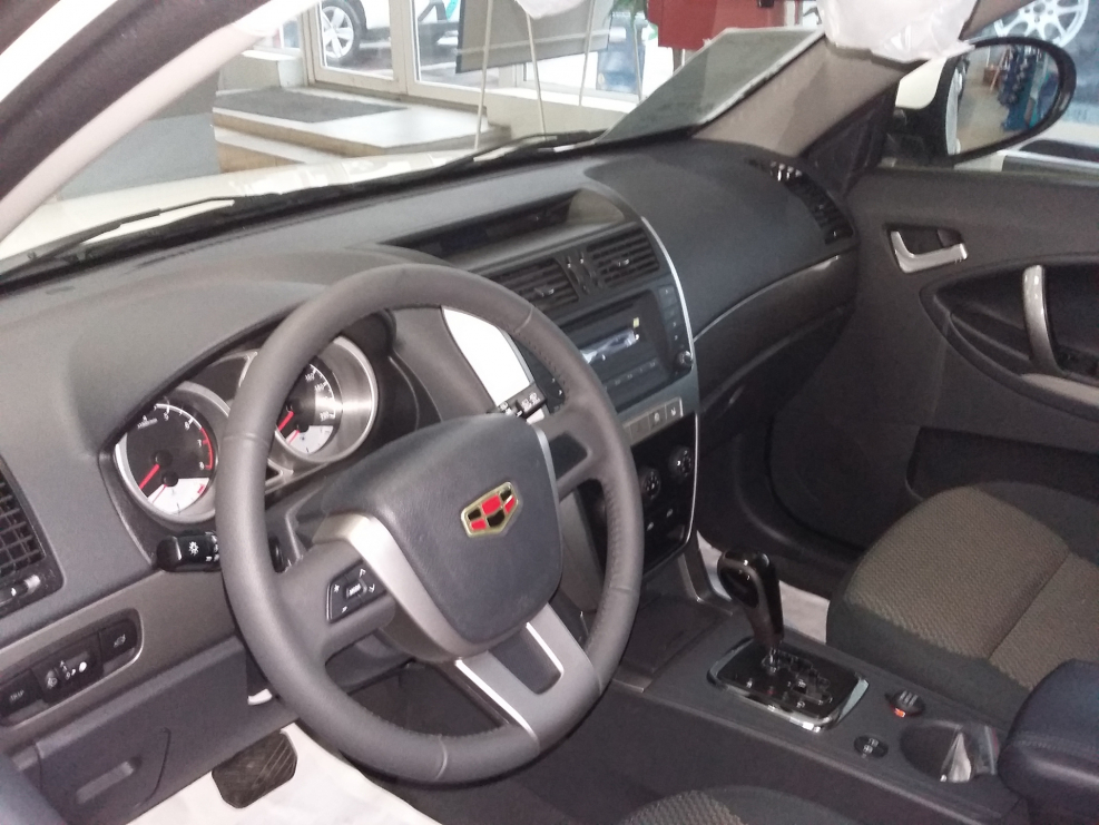 Geely Emgrand x7 салон