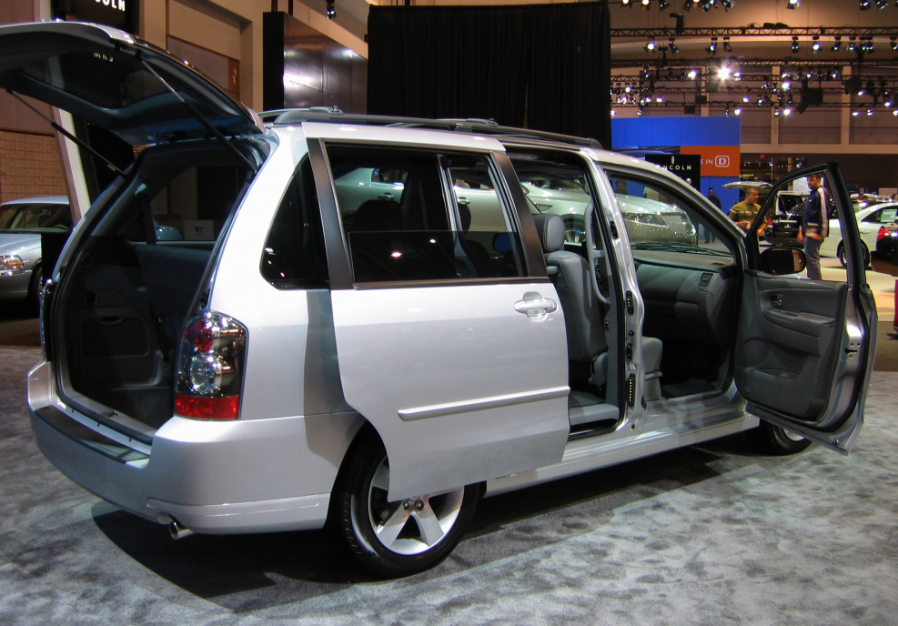 Mazda MPV 11