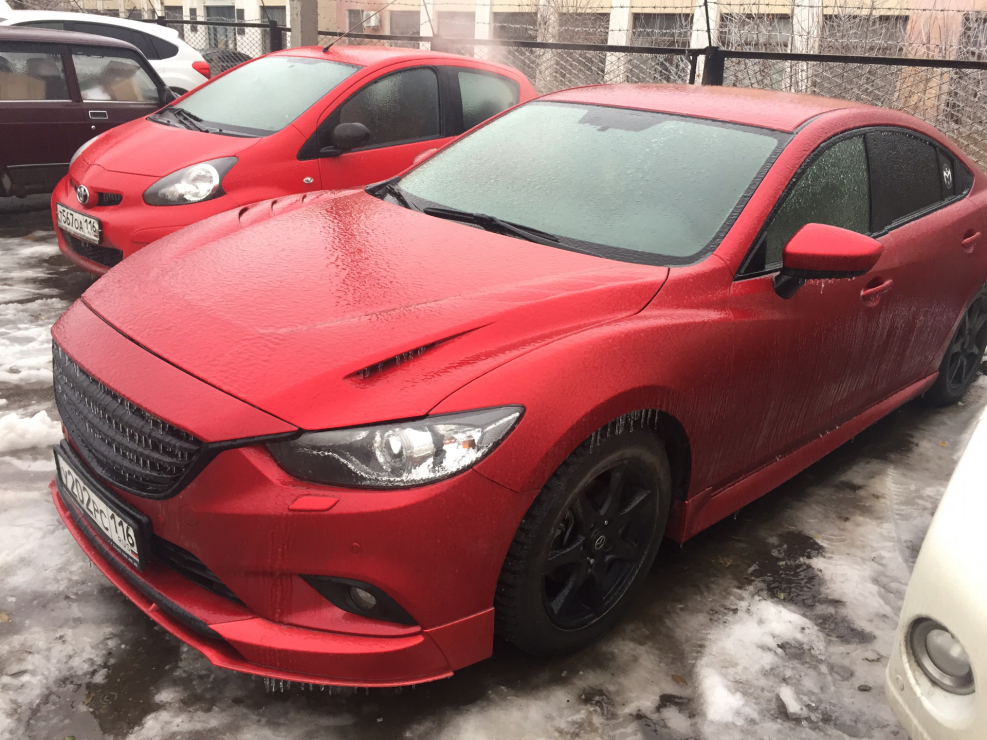 Красная Mazda 6 тонированная
