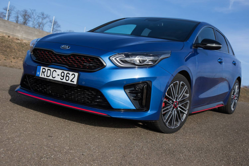 Kia gt line синяя