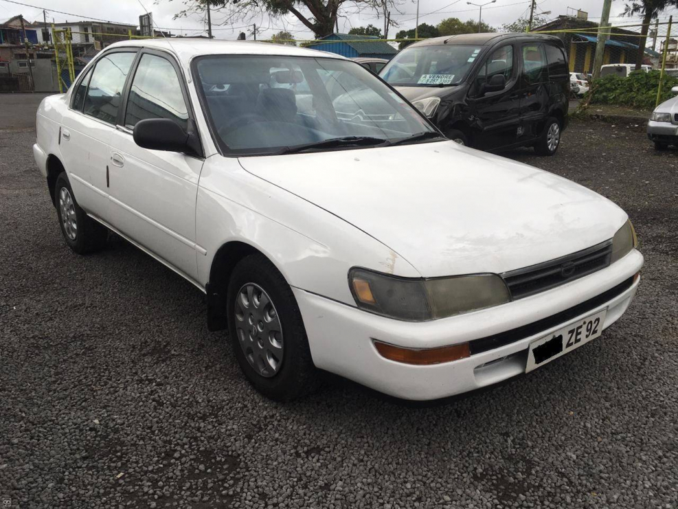 Toyota Corolla 1992 белая