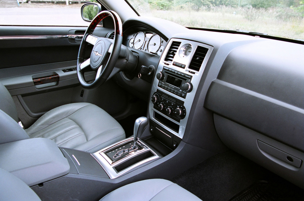 Крайслер 300c салон