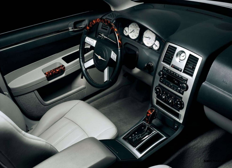 Chrysler 300c 2005 салон