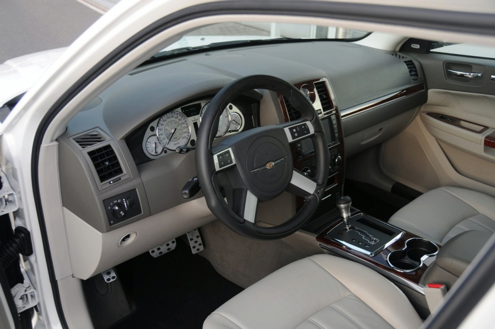 Chrysler 300c салон