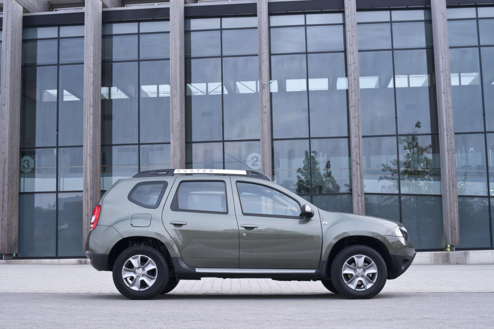 Renault Duster серая Комета