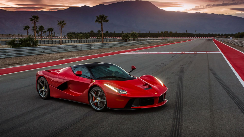 Ferrari LAFERRARI красная