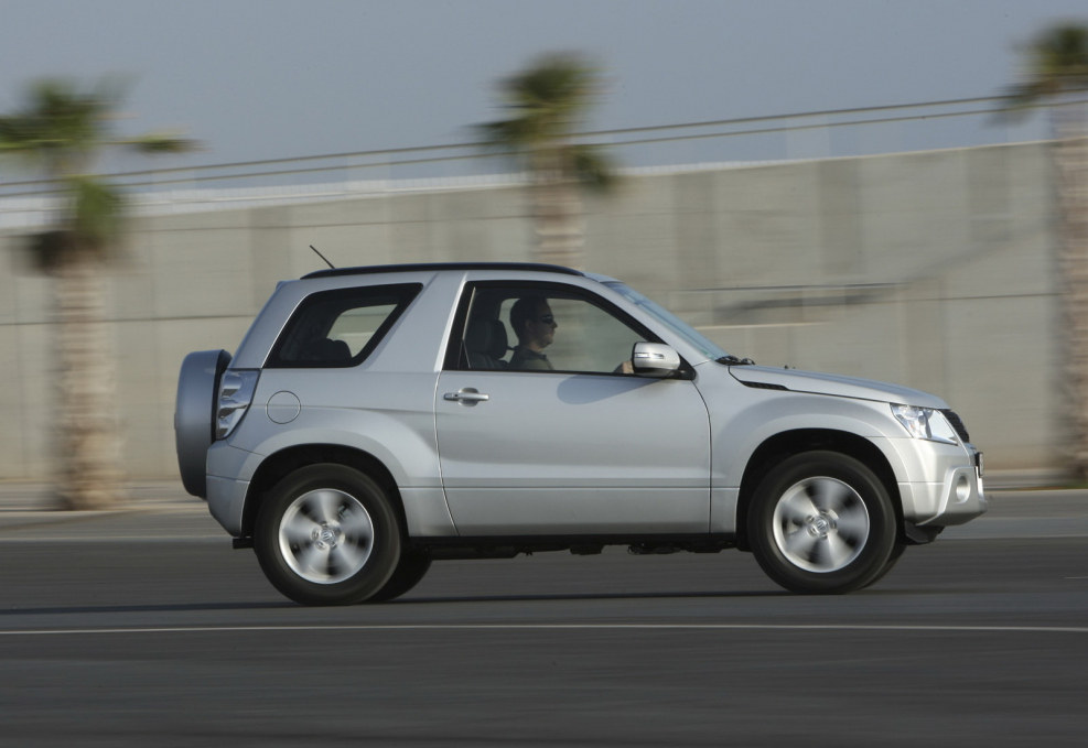Suzuki Grand Vitara 3 трехдверный