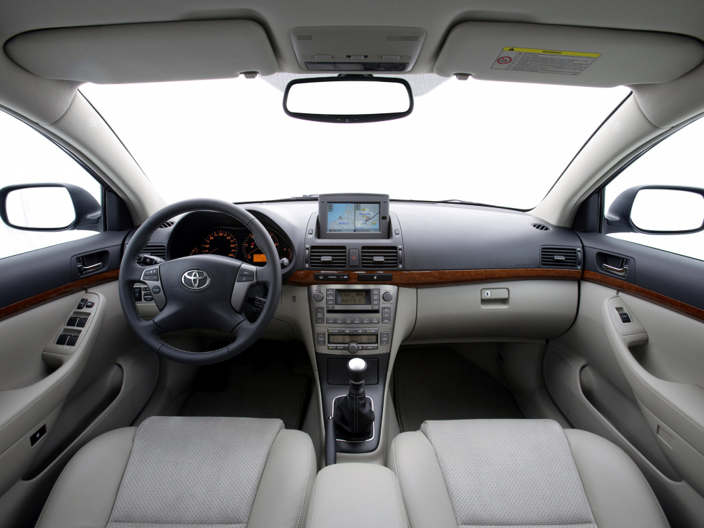 Toyota Avensis 2006 салон