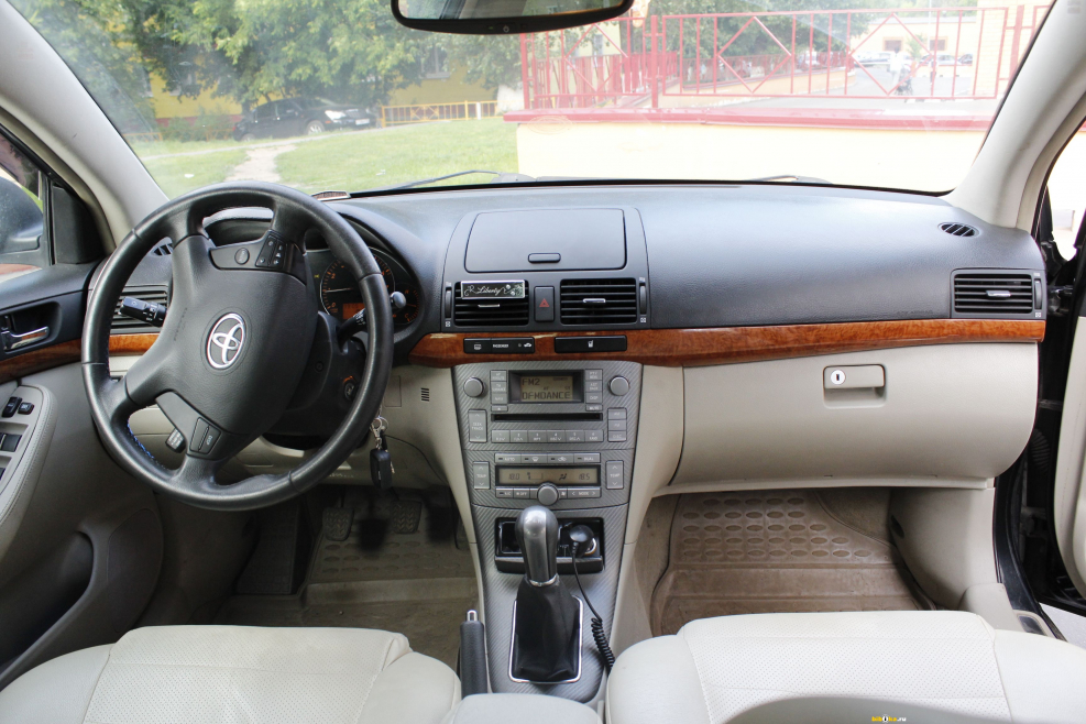 Toyota Avensis 2007 салон