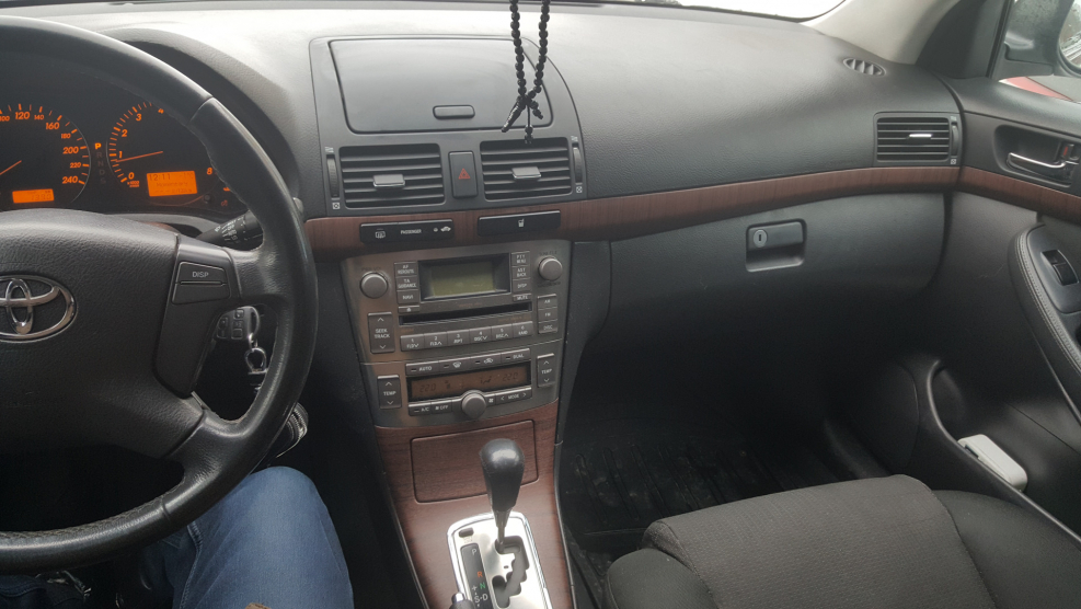 Toyota Avensis 2012 салон