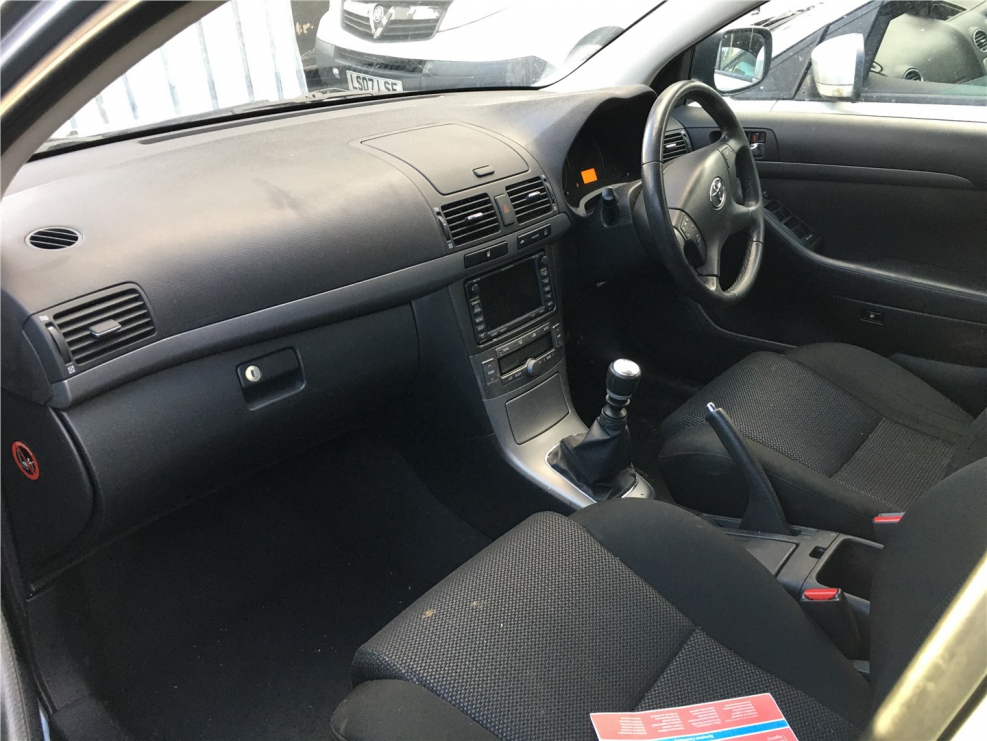 Toyota Avensis 2019 салон
