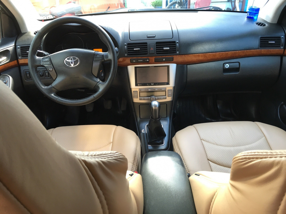 Toyota Avensis 2009 салон