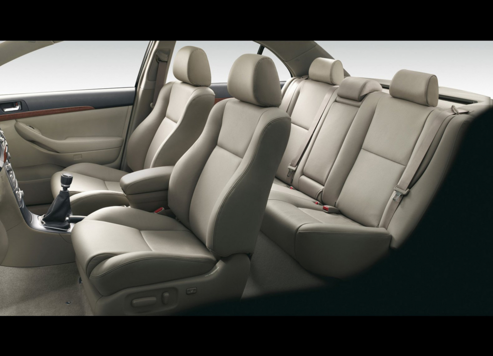 Toyota Avensis 2005 салон