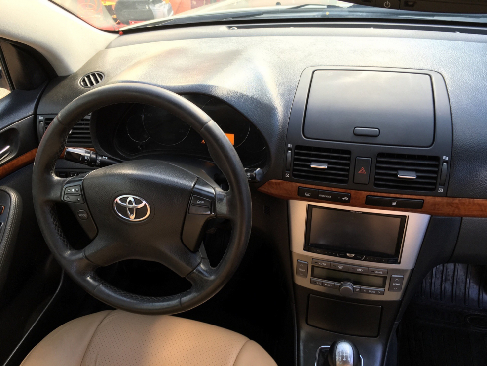 Toyota Avensis 2008 салон