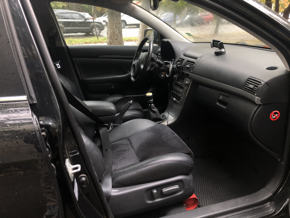Toyota Avensis 2.4 at, 2004